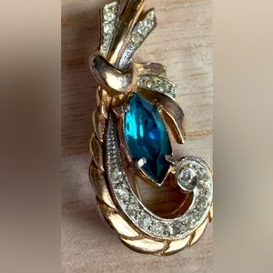 Beautiful Brooch Vtg